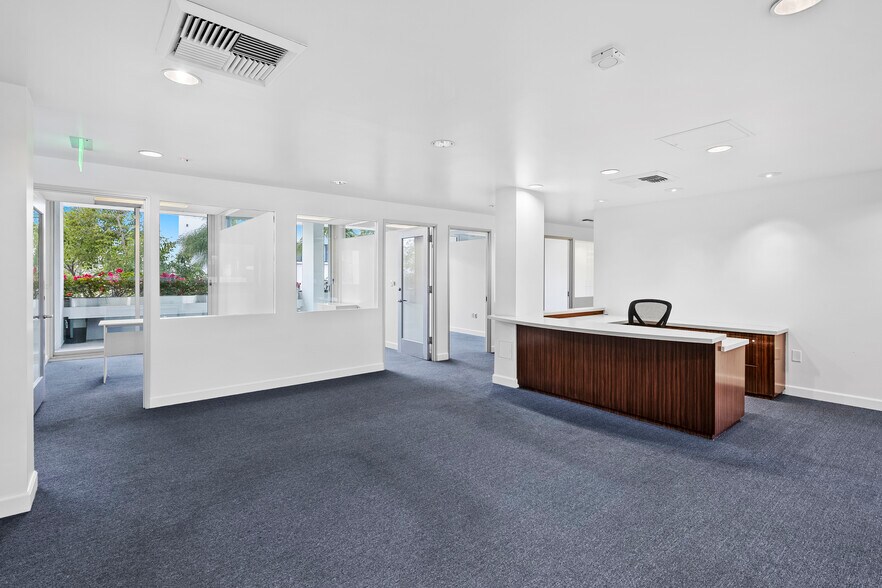More Photos Of 270 N Canon Dr, Beverly Hills Office For Lease