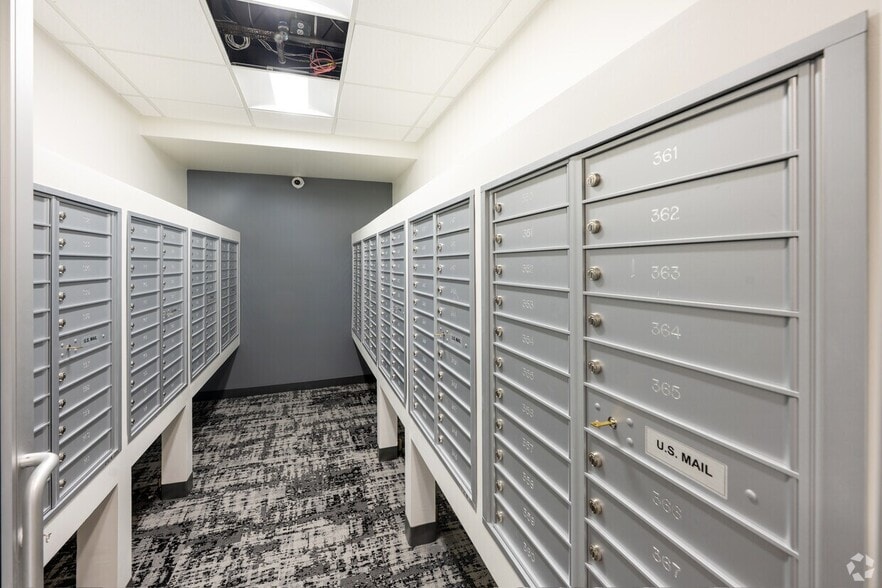 More Photos Of 1051 Franklin Ave, Garden City Office For Sale