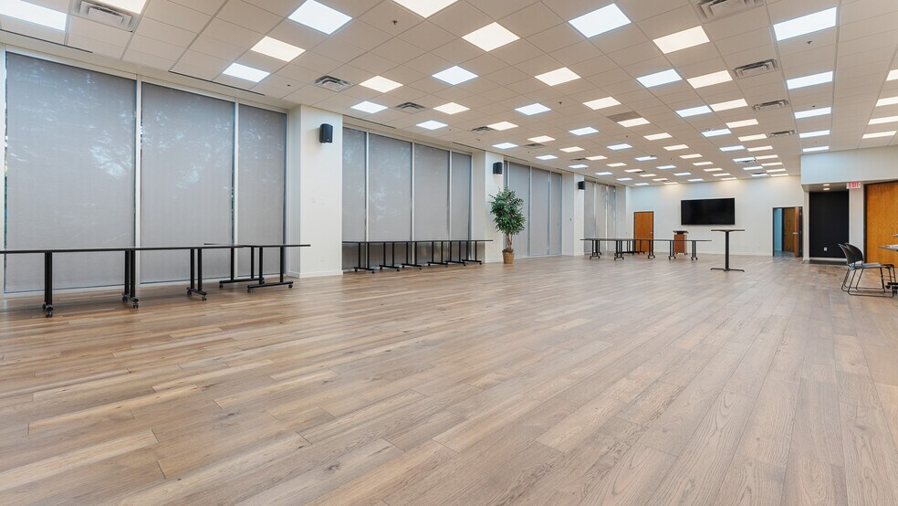 More Photos Of 9101 Lyndon B Johnson Fwy, Dallas Office For Lease