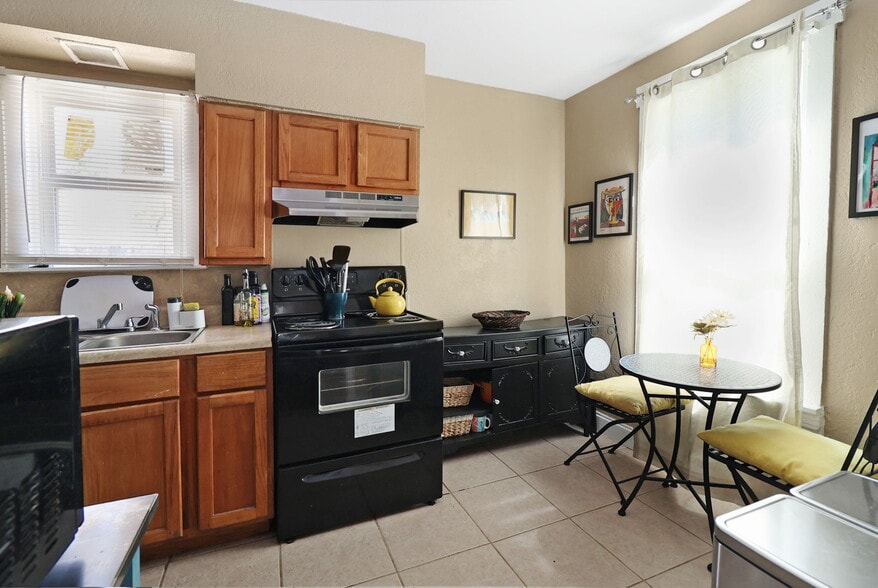 More Photos Of 822 Grand Central St, Clearwater Apartments For Sale