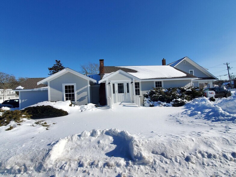 More Photos Of 476 MA-28, Harwich Port Office For Sale