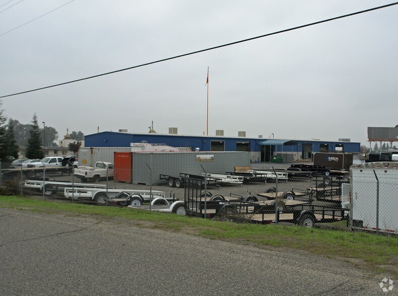 Primary Photo Of 4444 E Lincoln Ave, Fresno Warehouse For Sale