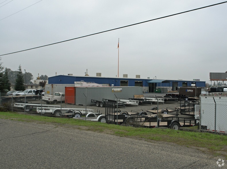 More Photos Of 4444 E Lincoln Ave, Fresno Warehouse For Sale
