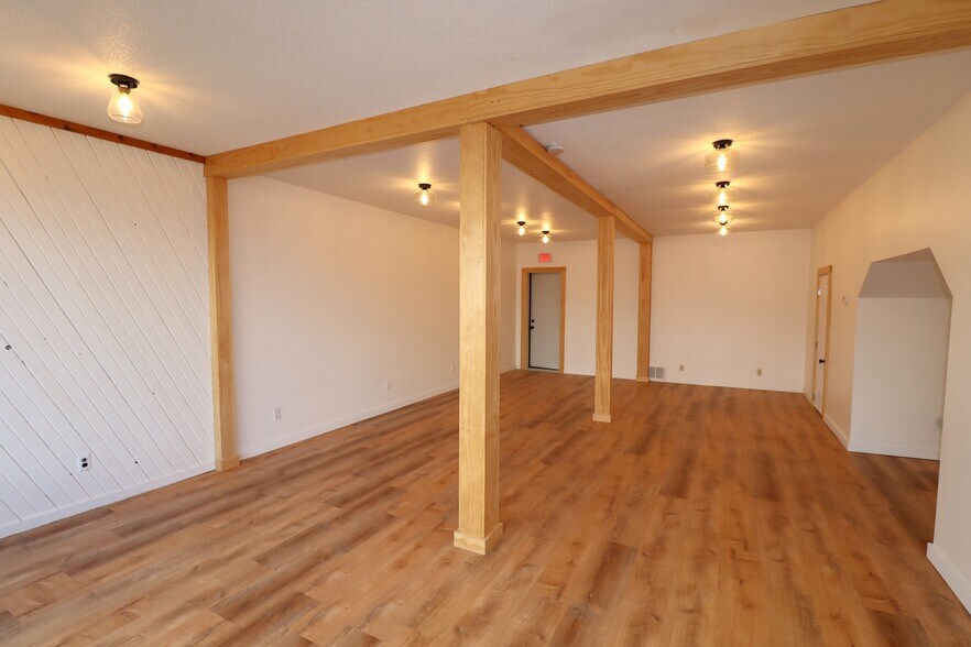 More Photos Of 309 Main St E, Ashland Storefront Retail Office For Lease