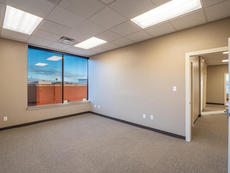 More Photos Of 721 S George Nigh Expy, Mcalester Office For Sale