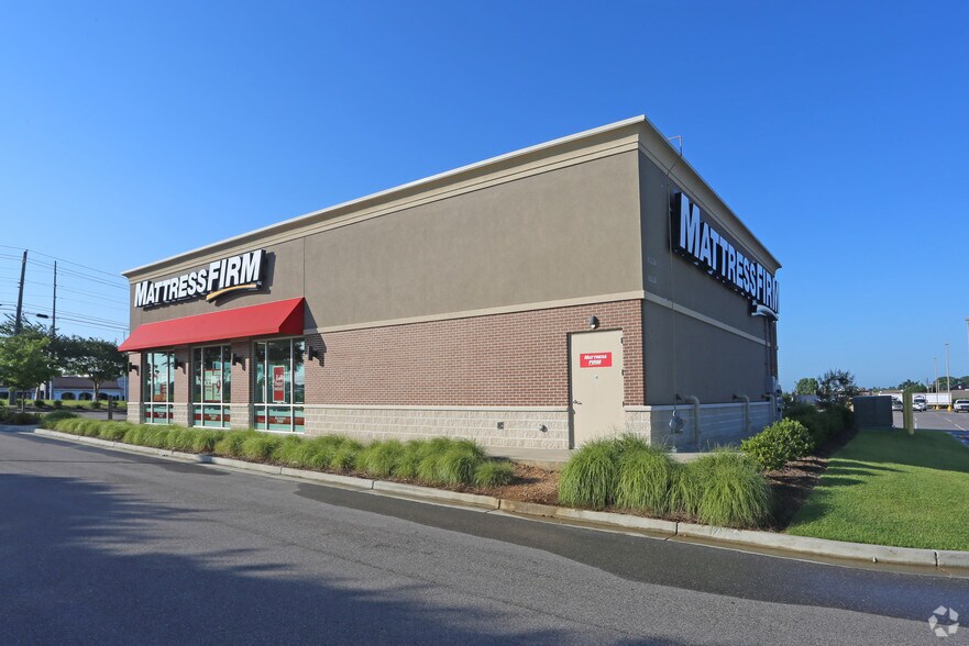 More Photos Of 1920 Eastern Blvd, Montgomery Storefront For Lease