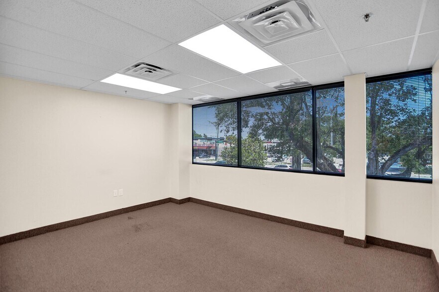 More Photos Of 2870 Stirling Rd, Hollywood Light Distribution For Sale