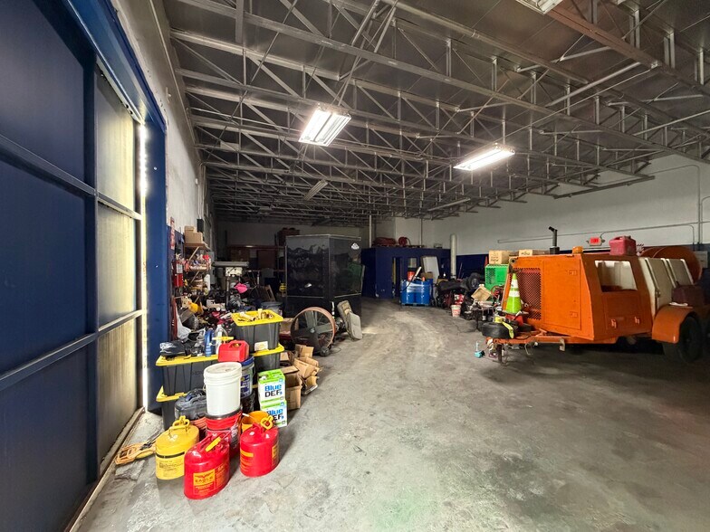 More Photos Of 3636 NW 48th Ter, Miami Manufacturing For Lease
