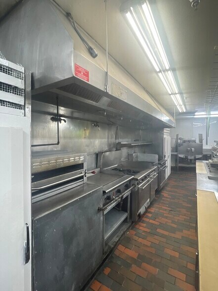 More Photos Of 2900 N San Fernando Blvd, Burbank Hotel For Lease