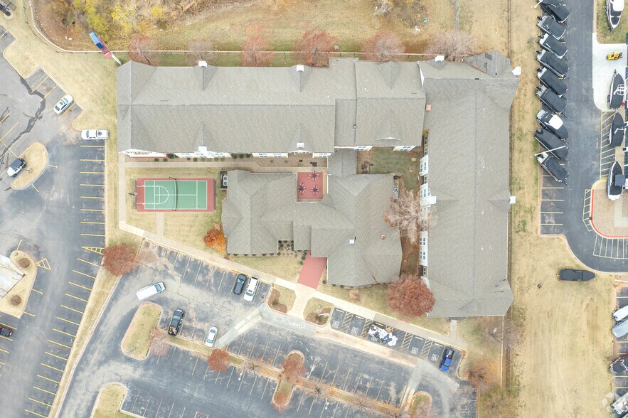 More Photos Of 1111 E I 240 Service Rd, Oklahoma City Hotel For Sale