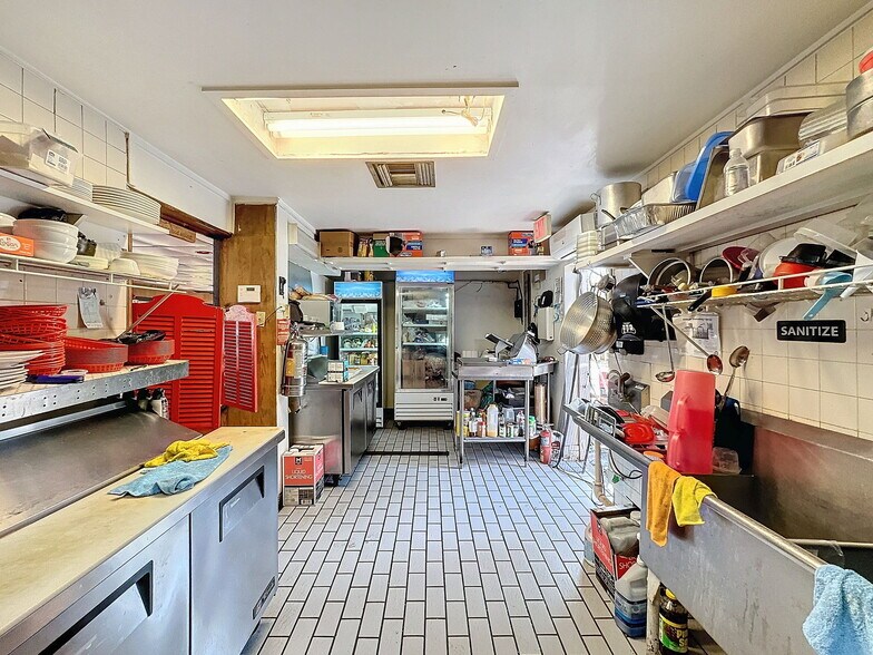 More Photos Of 15525 Shady Hills Rd, Spring Hill Restaurant For Sale