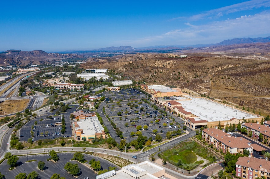 More Photos Of 1263 Simi Town Center Way, Simi Valley General Retail For Lease