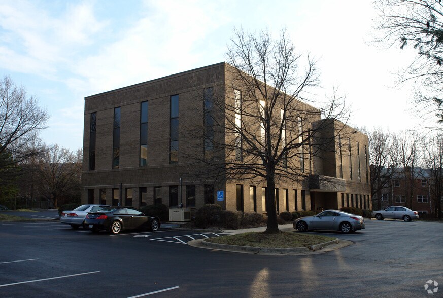More Photos Of 2235 Cedar Ln, Vienna Medical For Lease