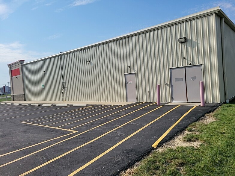 More Photos Of 15978 Cleveland - East Liverpool Rd, Beloit Freestanding For Lease