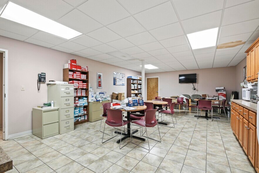 More Photos Of 200 S River St, Plains Medical For Sale