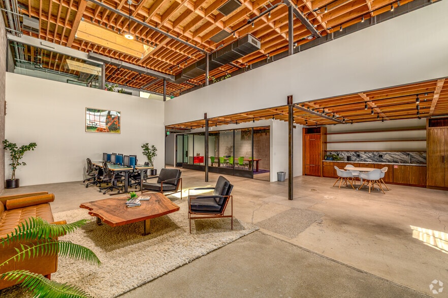 More Photos Of 5872 Smiley Dr, Culver City Loft Creative Space For Lease