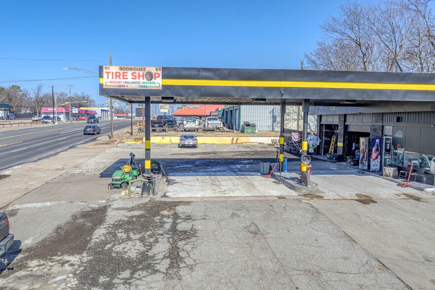 More Photos Of 1320 S Austin Ave, Denison General Retail For Sale