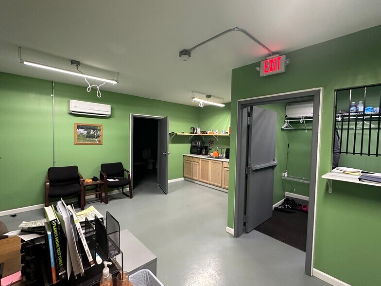 More Photos Of 1003 N Elm St, Tekonsha Distribution For Sale