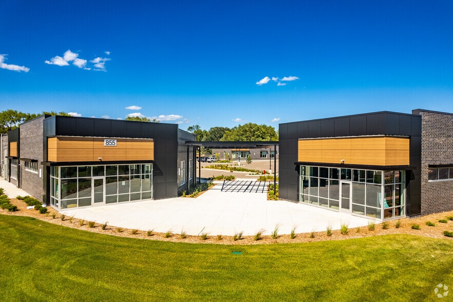 More Photos Of 855 Vikings Parkway, Eagan Restaurant For Lease