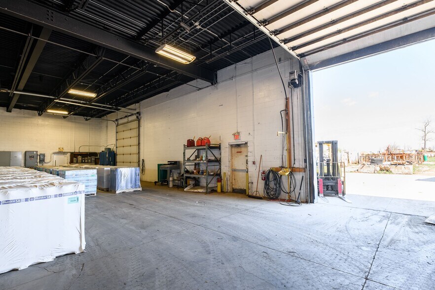 More Photos Of 260 Centre St, Petrolia Warehouse For Lease