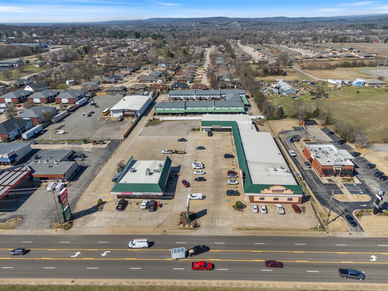 More Photos Of 2215 Fayetteville Rd, Van Buren Unknown For Lease