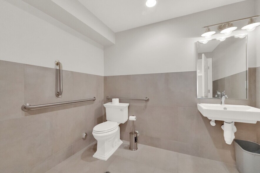 More Photos Of 1098-1100 E South Union Ave, Midvale Office For Lease