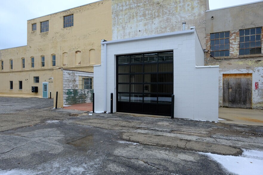 More Photos Of 408 W Main St, Benton Harbor Freestanding For Lease