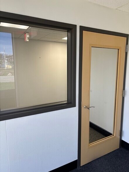 More Photos Of 37250 Plymouth Rd, Livonia Manufacturing For Lease