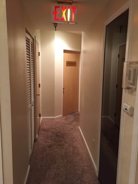 More Photos Of 55 Old Nyack Tpke, Nanuet Office Residential For Lease