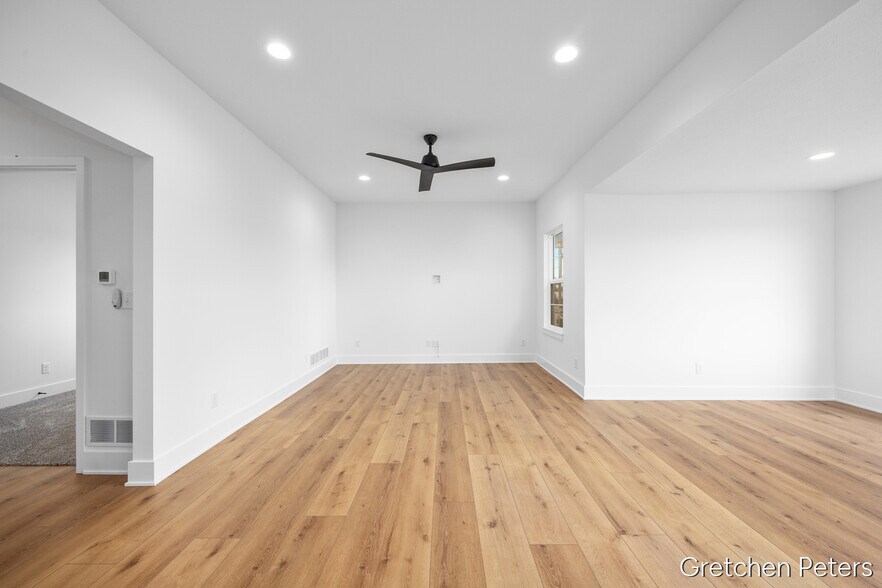 More Photos Of 5352 Plainfield Ave NE, Grand Rapids Storefront Retail Residential For Sale