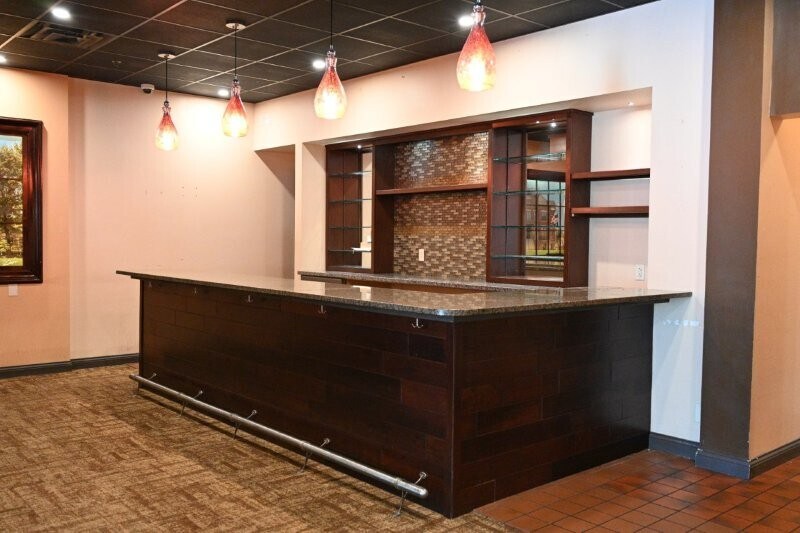 More Photos Of 517 S 4th St, Springfield General Retail For Sale