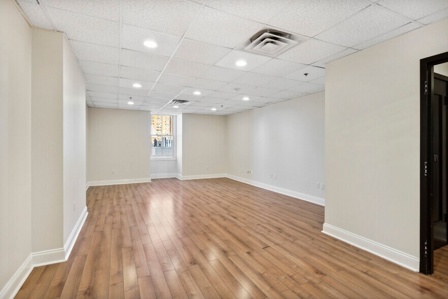 More Photos Of 2112 Walnut St, Philadelphia Office Residential For Sale