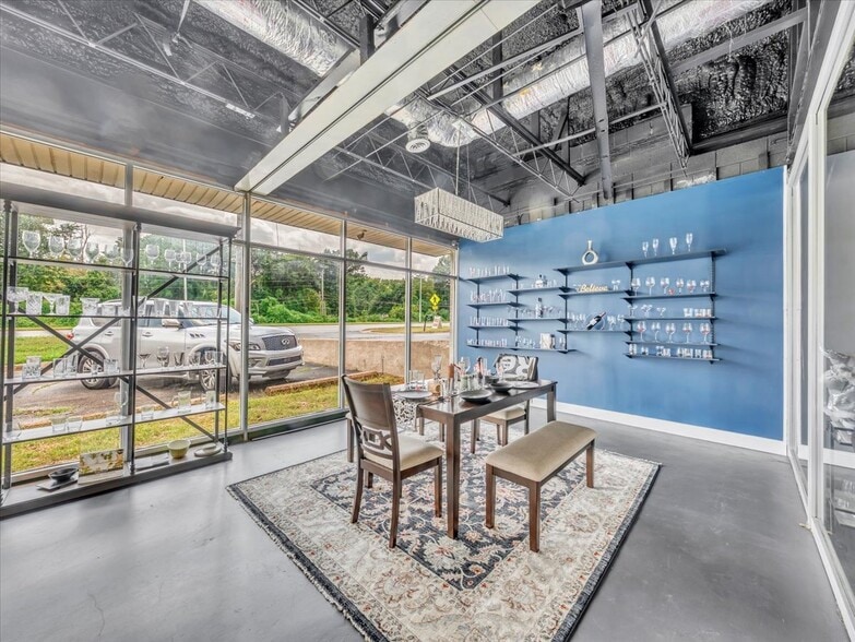 More Photos Of 3010 University Dr NW, Huntsville Showroom For Sale