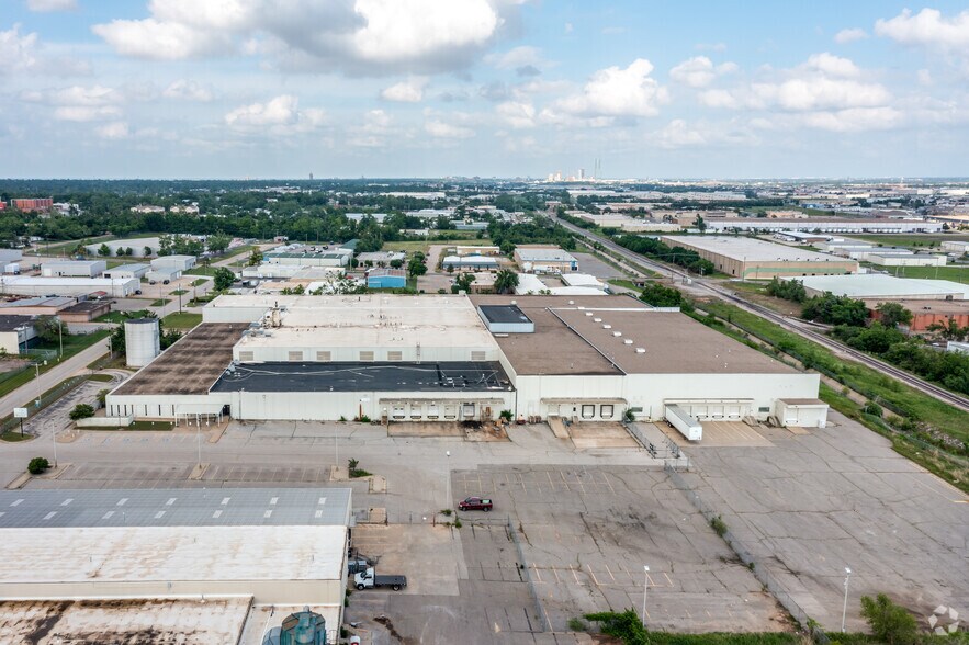 More Photos Of 5400-5400 NW 5th St, Oklahoma City Manufacturing For Lease
