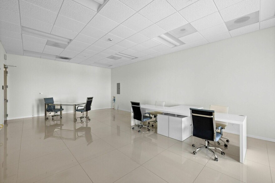 More Photos Of 20200 W dixie Hwy, Aventura Medical For Sale