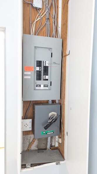 More Photos Of 109 Lotherton Ptway, Toronto Storefront Retail Residential For Lease