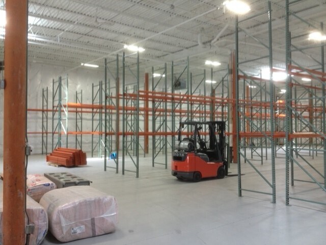 More Photos Of 4600 Crossroads Park Dr, Liverpool Warehouse For Lease