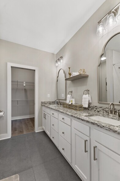 More Photos Of 726 Veronica Pl, Jeffersonville Hospitality For Sale