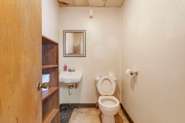 More Photos Of 1745 W Hensley Blvd, Bartlesville Service For Lease