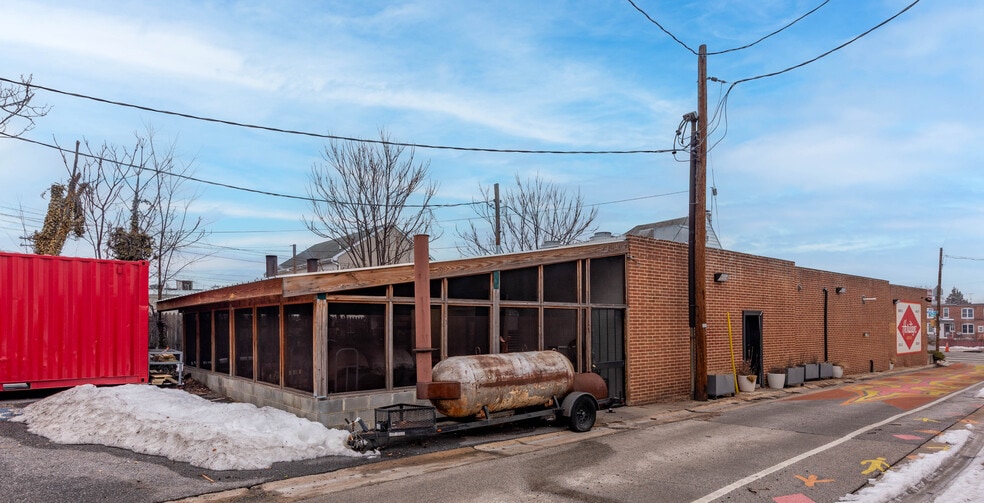 More Photos Of 5800 York Rd, Baltimore Restaurant For Sale