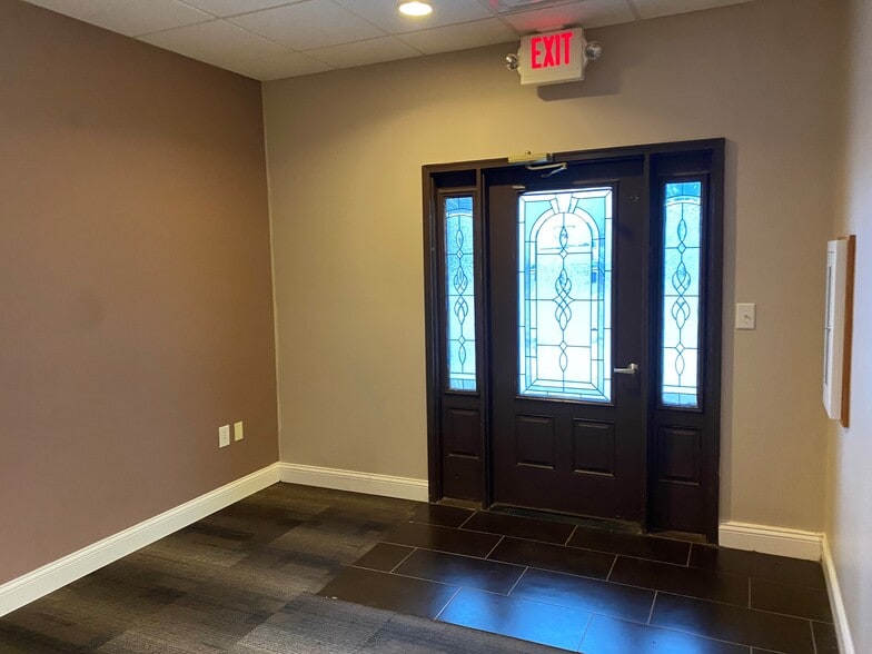 More Photos Of 2860 Jolly Rd, Okemos Office For Lease