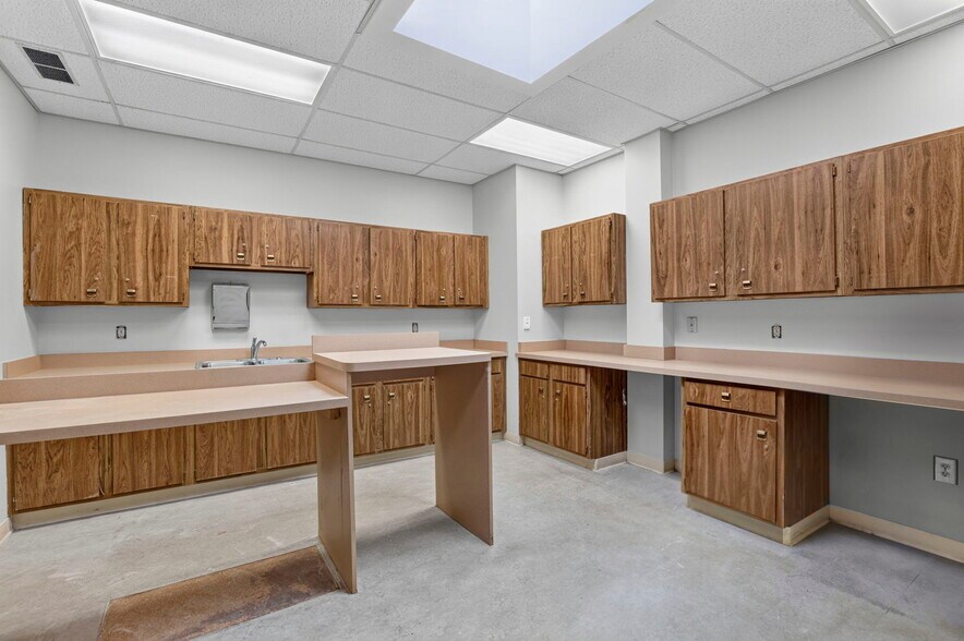 More Photos Of 3900 E Livingston Ave, Columbus Medical For Sale