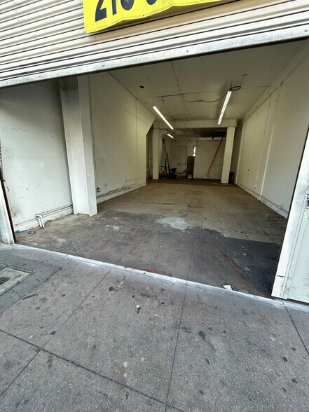 More Photos Of 722-748 1/2 San Pedro St, Los Angeles Apartments For Lease
