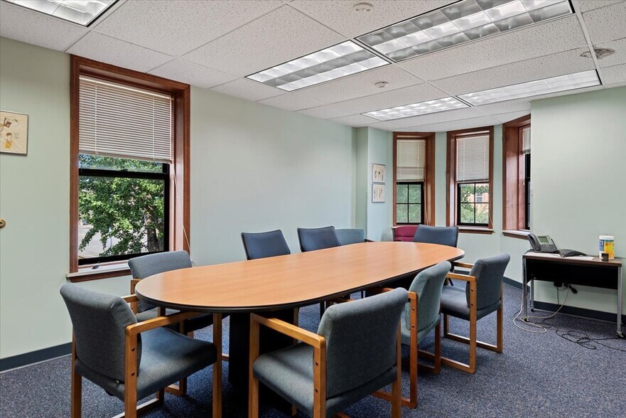 More Photos Of 615 S 2nd St, Springfield Office For Sale