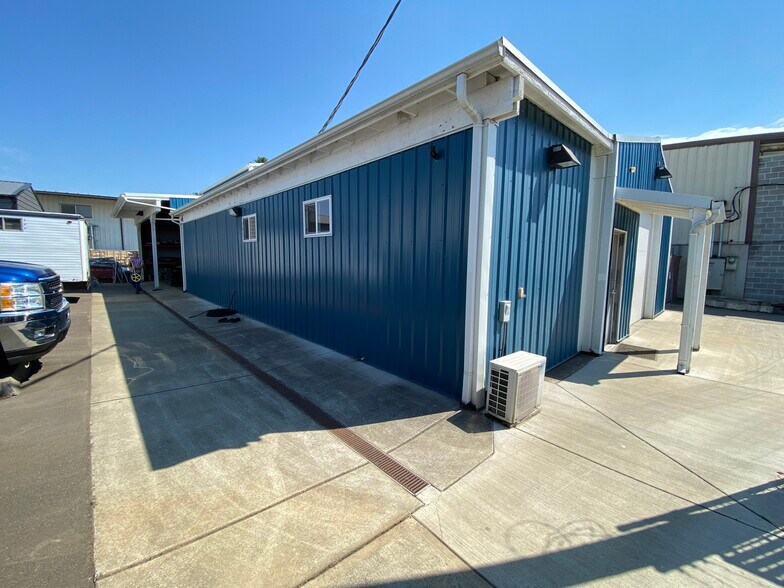 More Photos Of 750 SW Bailey Ave, Hillsboro Manufacturing For Lease