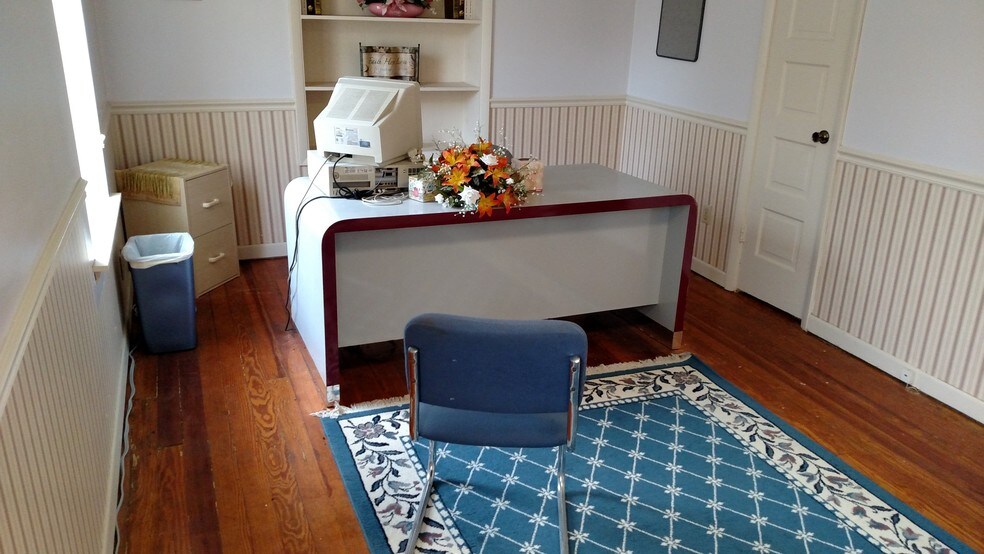 More Photos Of 8464 Lackland Rd, Saint Louis Religious Facility For Sale