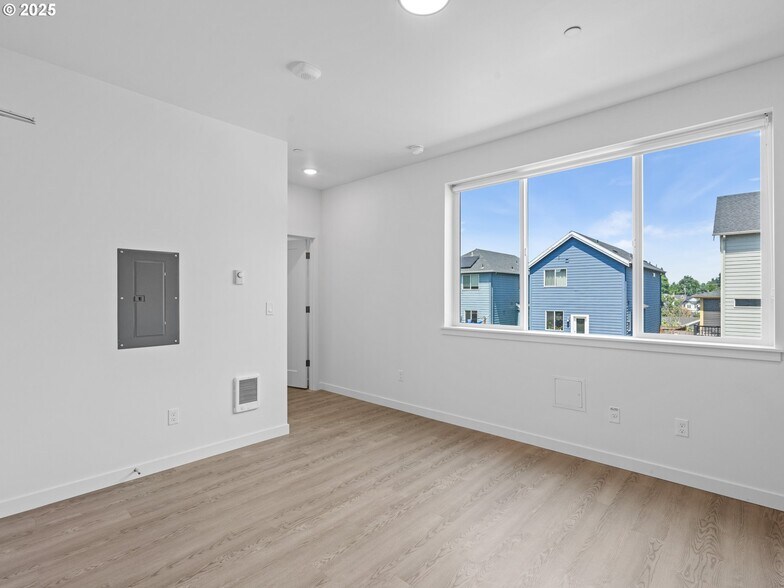 More Photos Of 11 NE 55th Ave, Portland Apartments For Sale