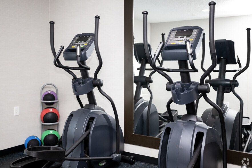 More Photos Of 55 Hampton Park Blvd, Capitol Heights Hotel For Sale