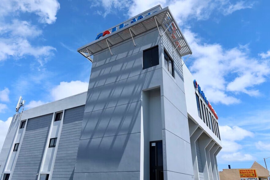 Primary Photo Of 3383 NW 7th St, Miami Medical For Lease
