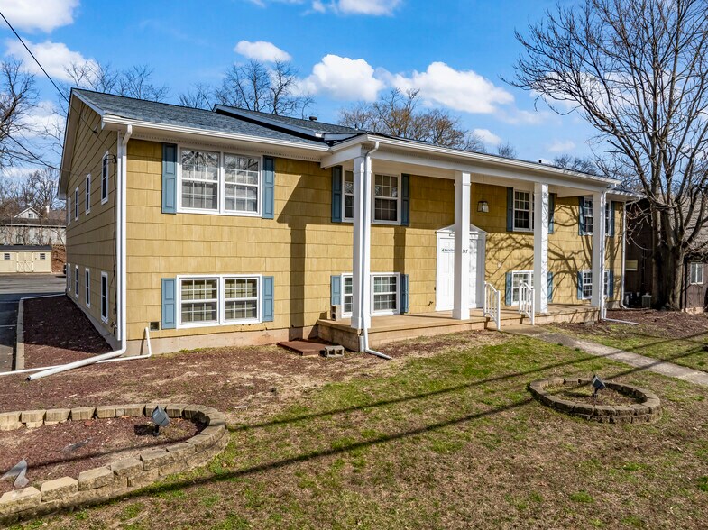 Primary Photo Of 147 Union Ave, Middlesex Office For Lease